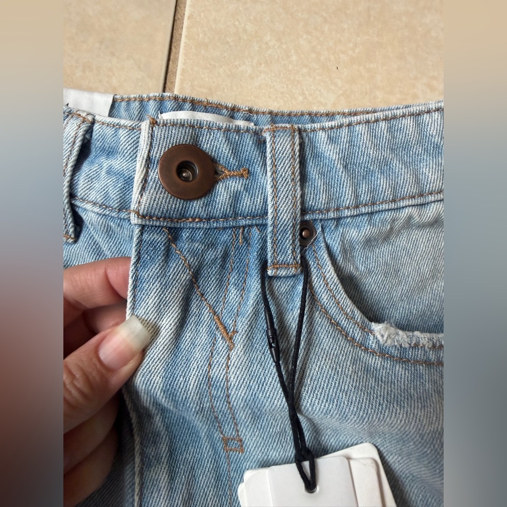 a loves a Women’s 24 Blue Frayed Cut Off Hem Distressed Denim Boyfriend Shorts - Picture 4 of 12